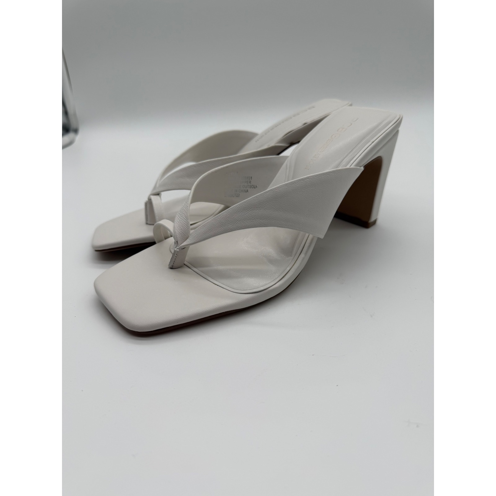 Bcbgeneration Flian White Leather Thong Block Heel Sandals Cloud Dancer 6.5m
